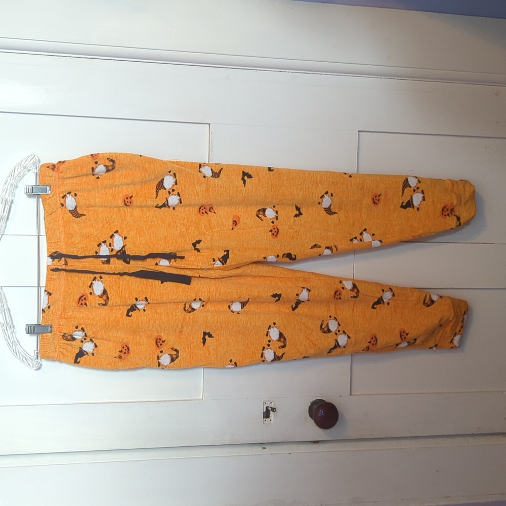 Trick or Treat Sleep orange Halloween gnome print sleep pants. Worn once.